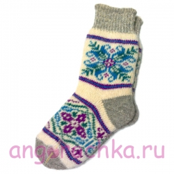 Женские вязаные носки с цветочным узором