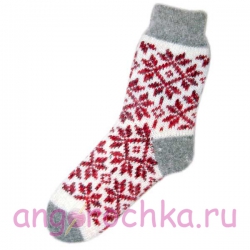 Женские вязаные носки с красным орнаментом