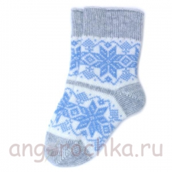Вязаные шерстяные носки со снежинками