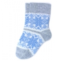 Вязаные шерстяные носки со снежинками
