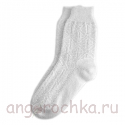 Белые женские вязаные носки с орнаментом