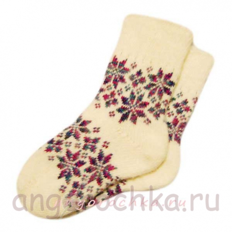 Женские вязаные носки со снежинками