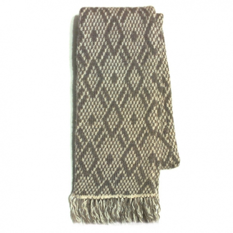 Вязаный шерстяной шарф